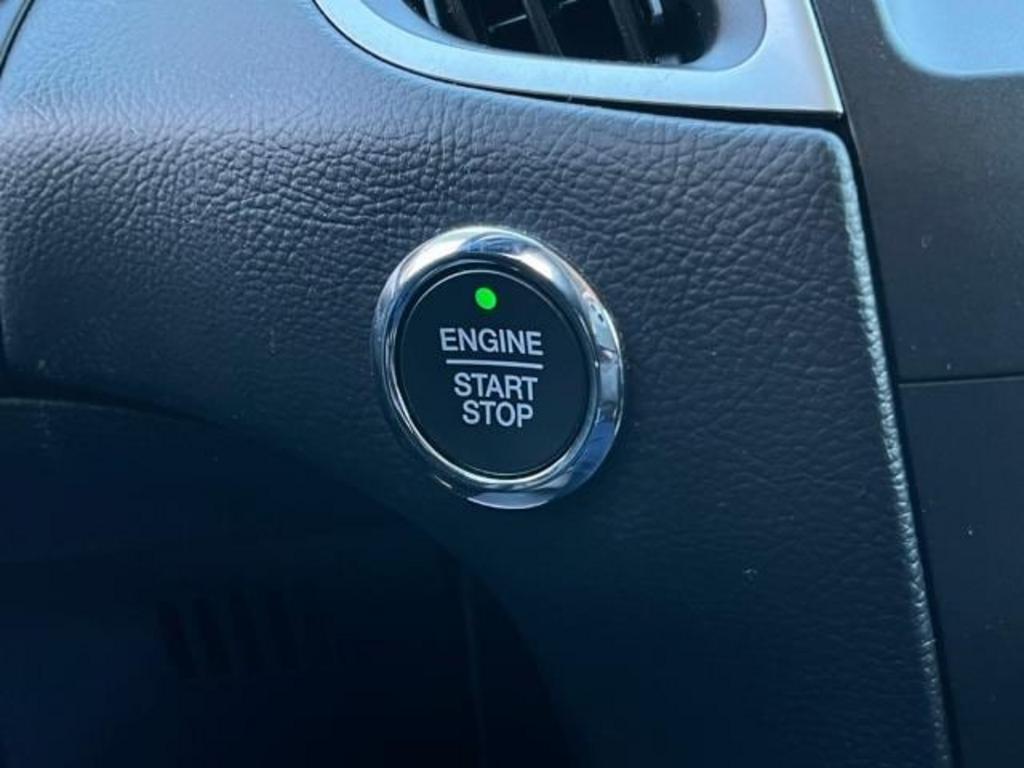 2020 Ford Edge SEL photo