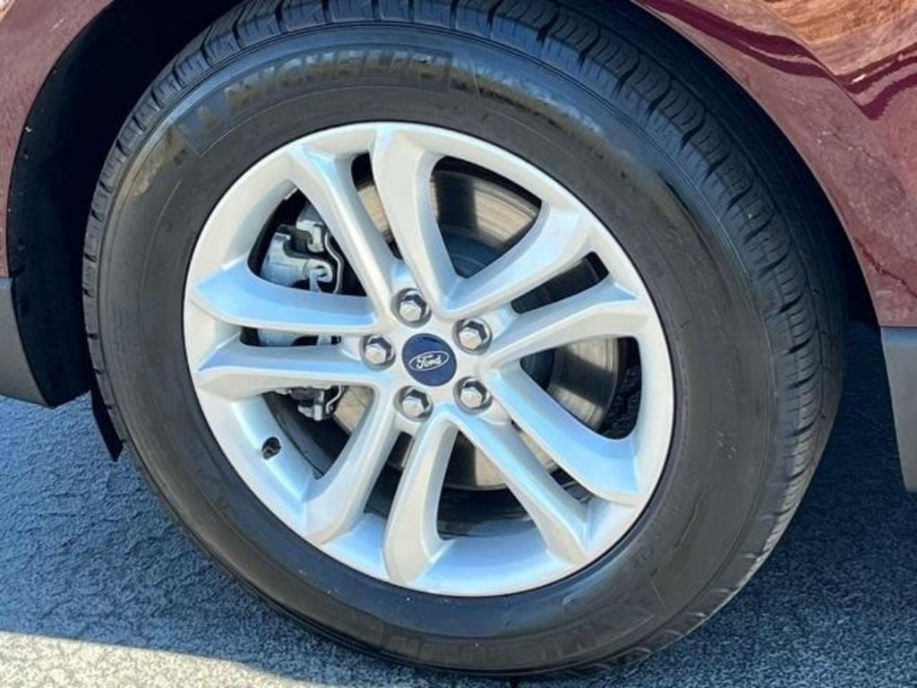 2020 Ford Edge SEL photo