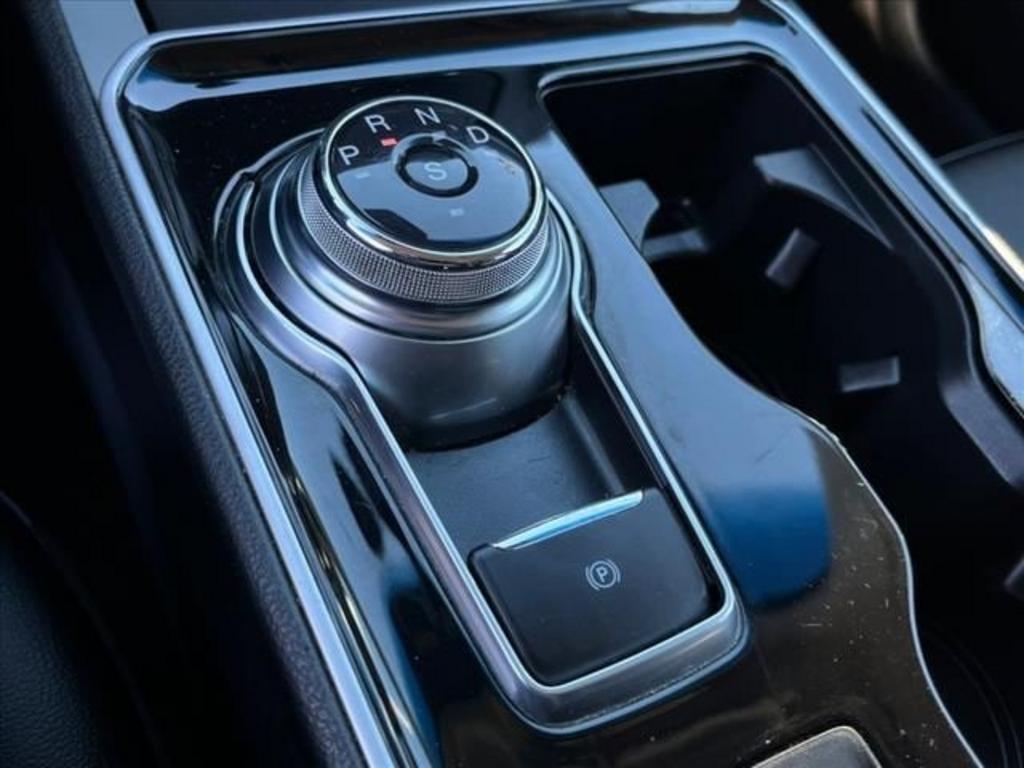 2020 Ford Edge SEL photo
