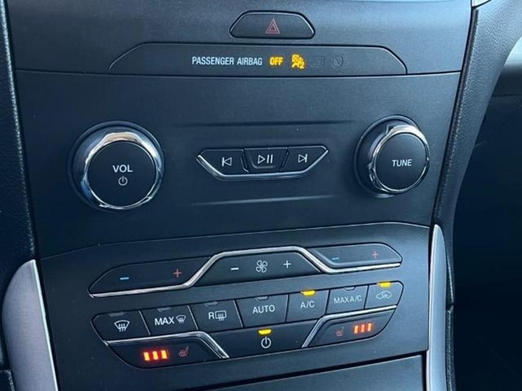 2020 Ford Edge SEL photo