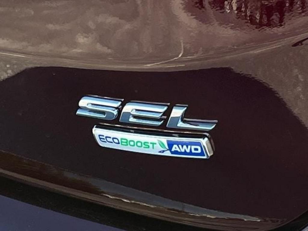 2020 Ford Edge SEL photo