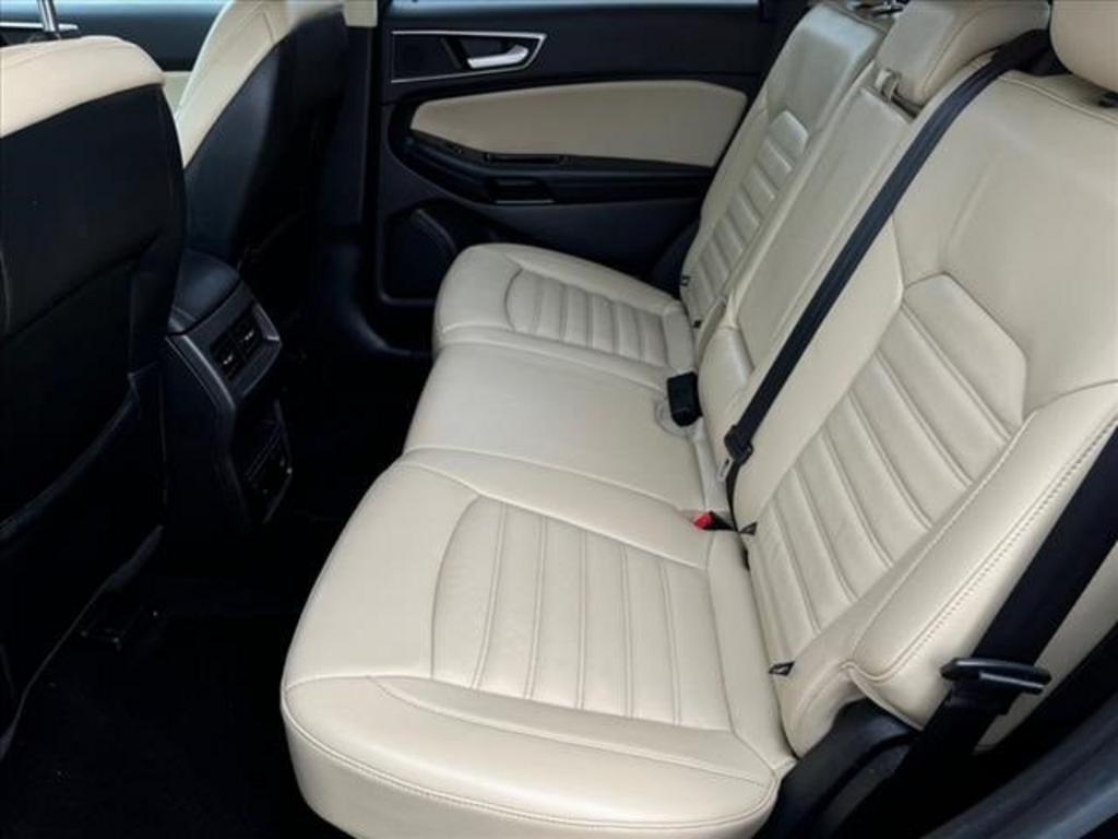 2017 Ford Edge SEL photo