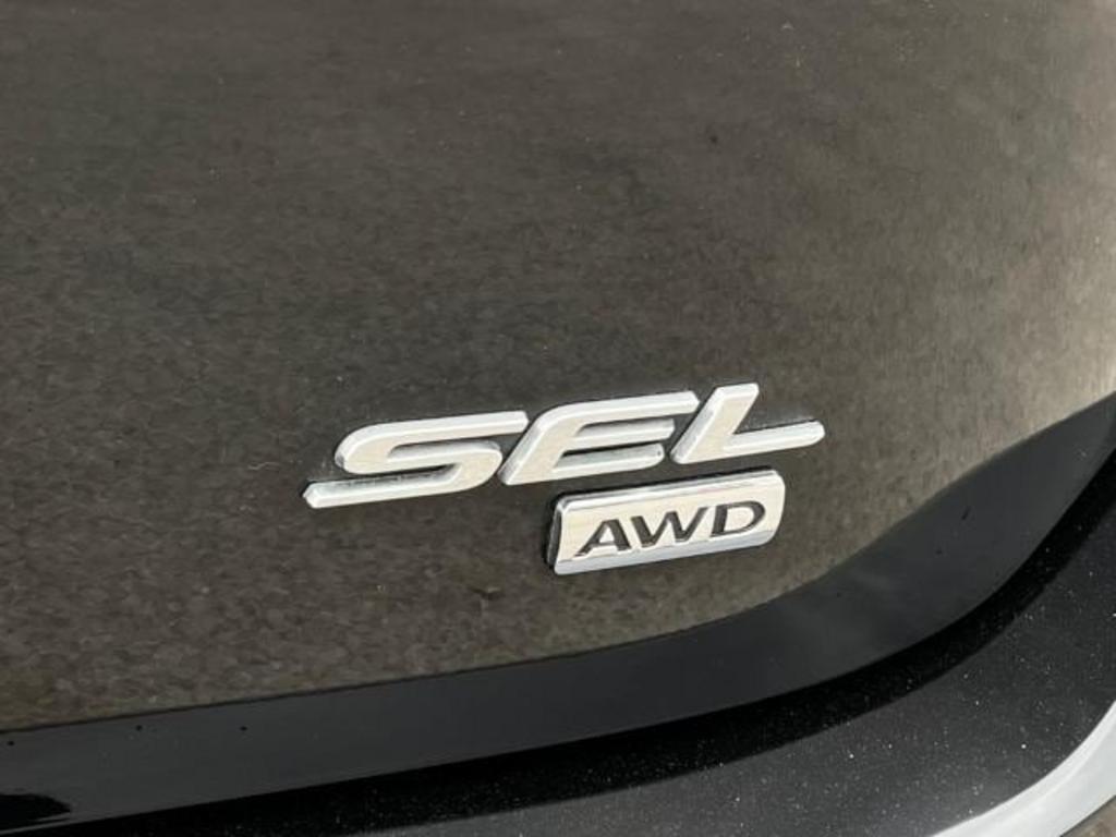 2017 Ford Edge SEL photo