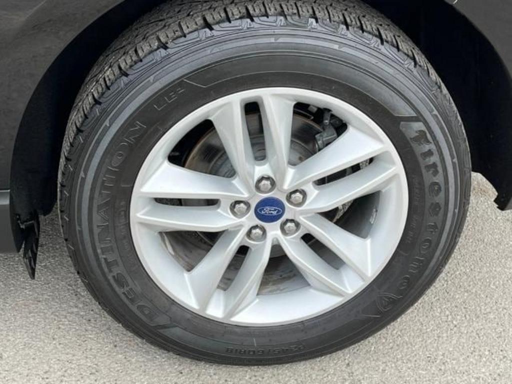 2017 Ford Edge SEL photo