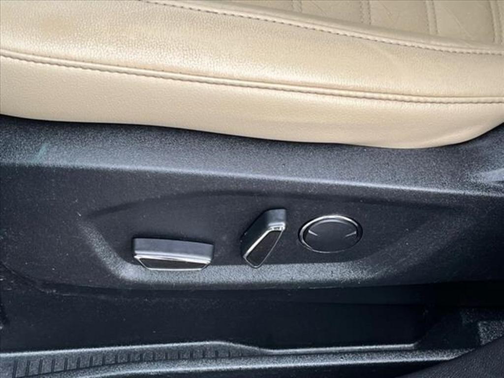 2017 Ford Edge SEL photo