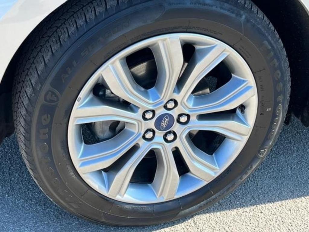 2019 Ford Edge Titanium photo