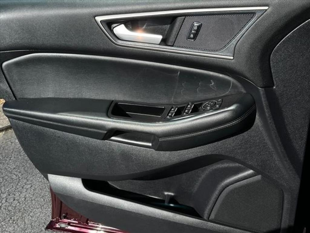 2020 Ford Edge SEL photo
