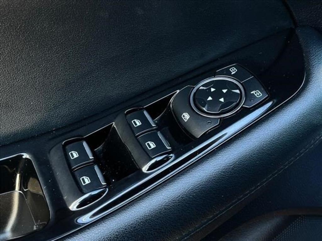 2020 Ford Edge SEL photo