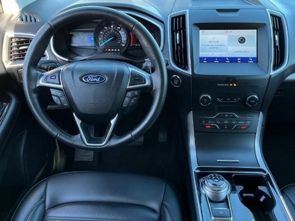 2020 Ford Edge SEL photo