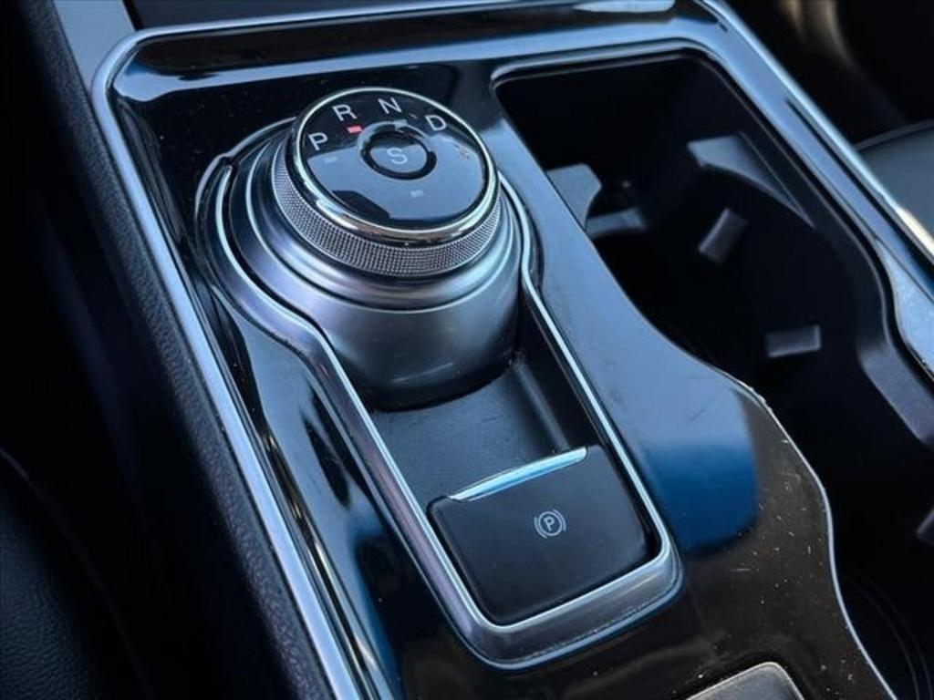 2020 Ford Edge SEL photo