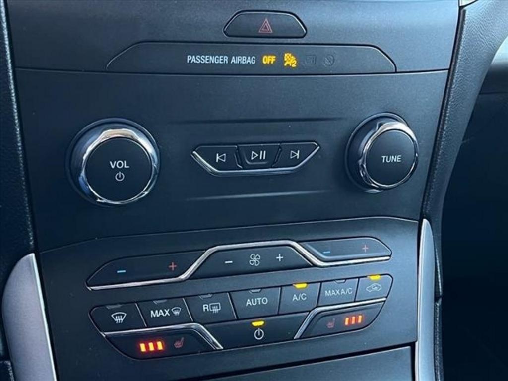 2020 Ford Edge SEL photo