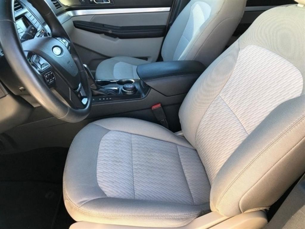 2019 Ford Explorer photo
