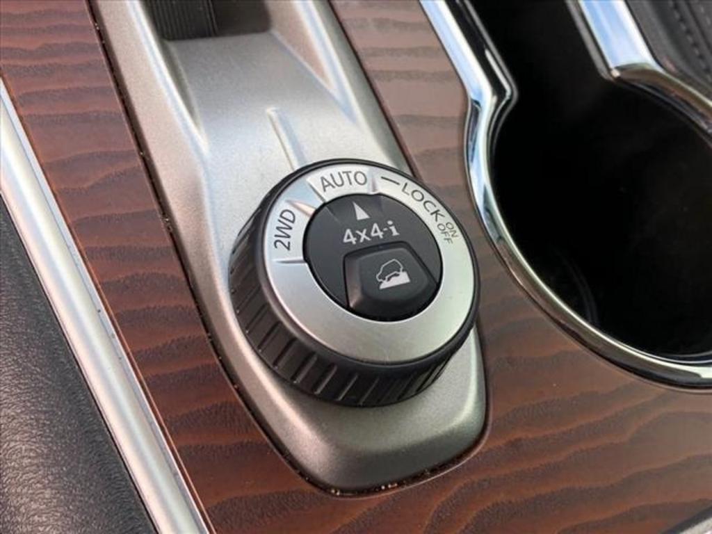 2019 Nissan Pathfinder Platinum photo