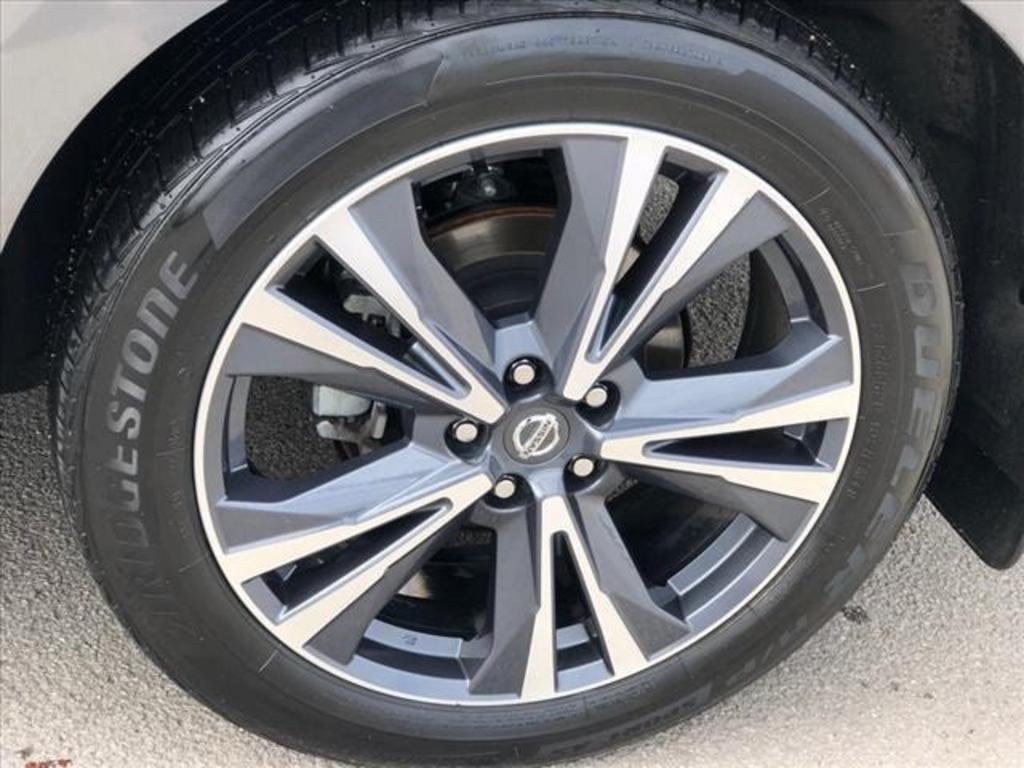 2019 Nissan Pathfinder Platinum photo