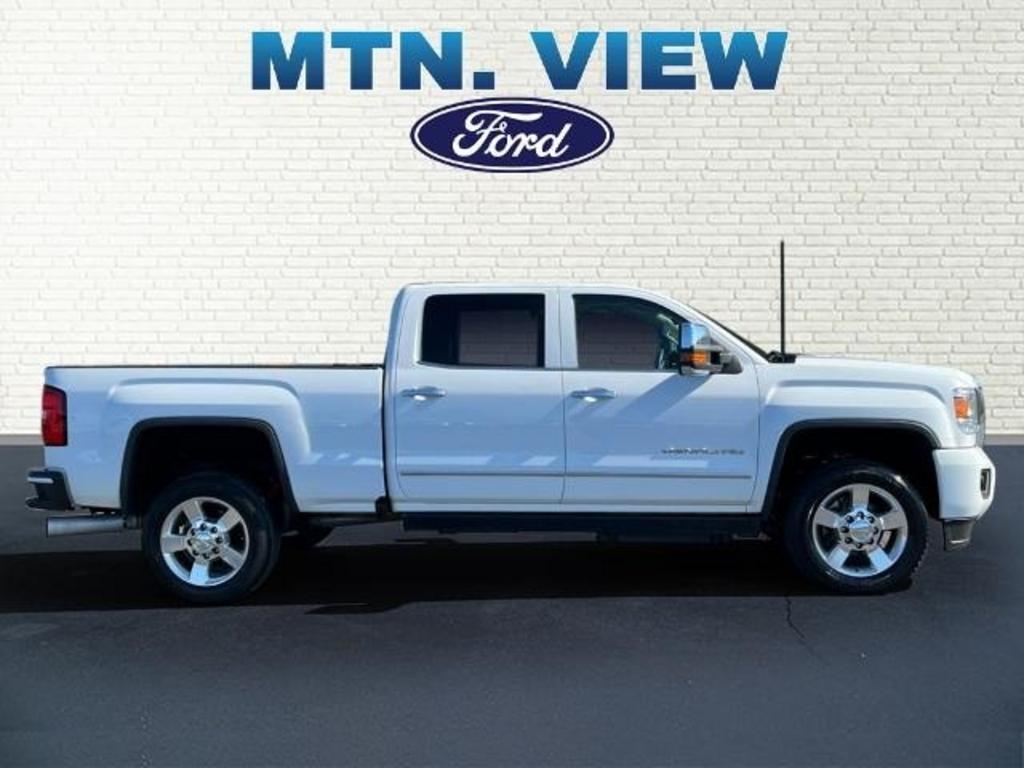 2016 GMC Sierra 2500HD Denali photo