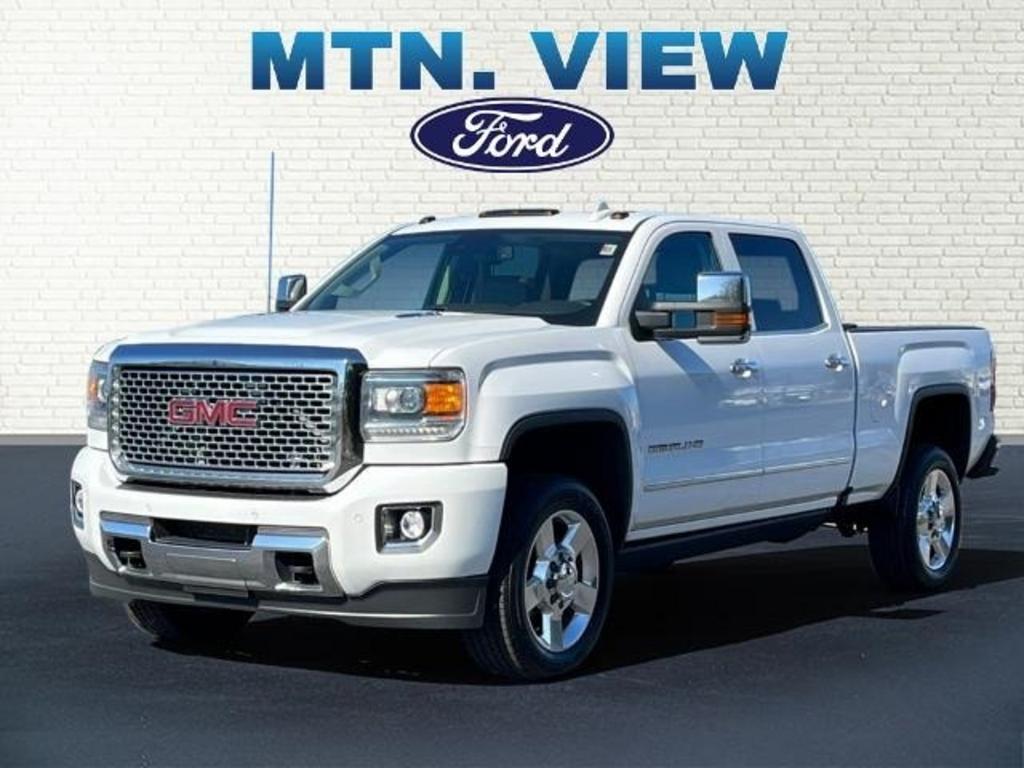 2016 GMC Sierra 2500HD Denali photo