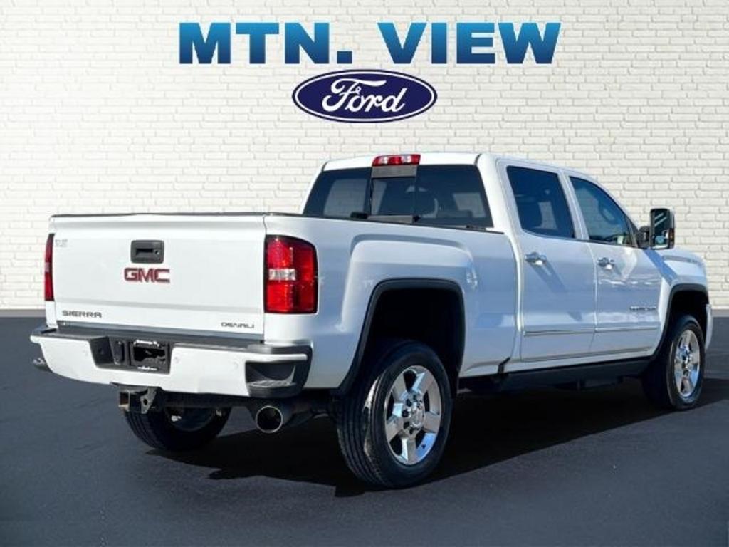 2016 GMC Sierra 2500HD Denali photo