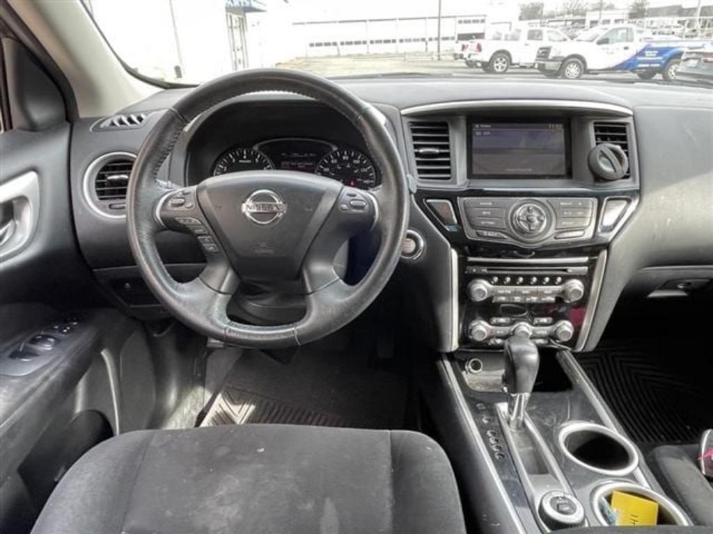 2015 Nissan Pathfinder SV photo