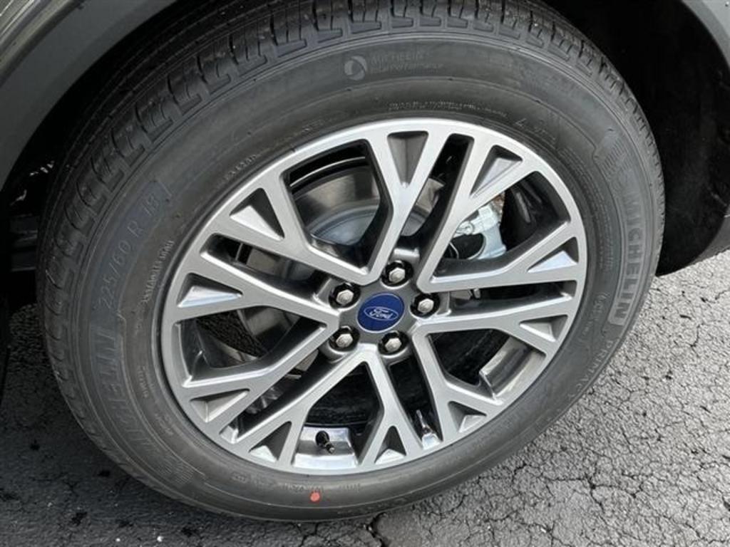 2022 Ford Escape - $32,965