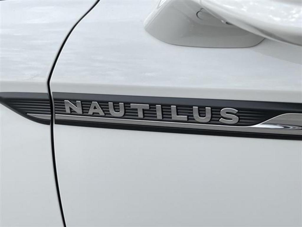 2022 Lincoln Nautilus Reserve photo