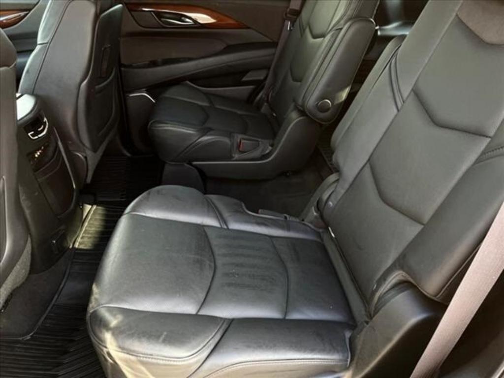 2015 Cadillac Escalade Luxury photo