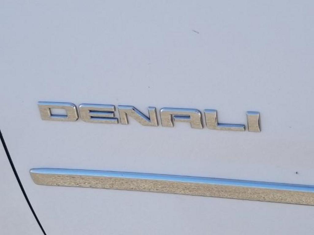 2020 GMC Yukon XL Denali photo