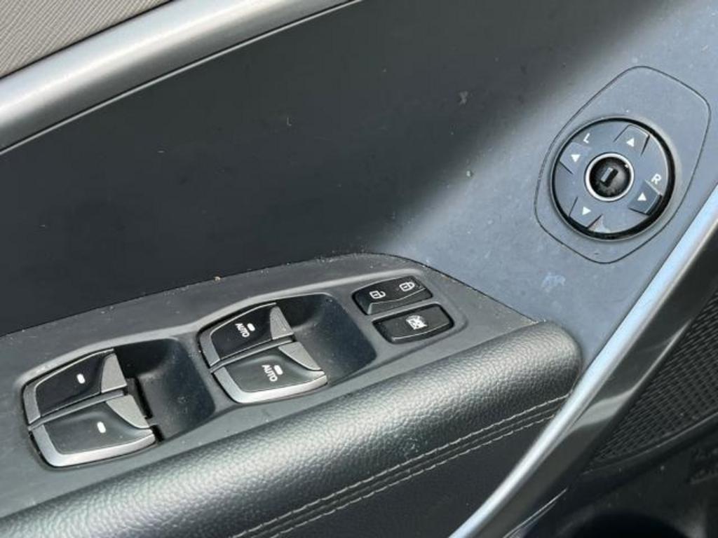 2016 Hyundai Santa Fe - $20,190