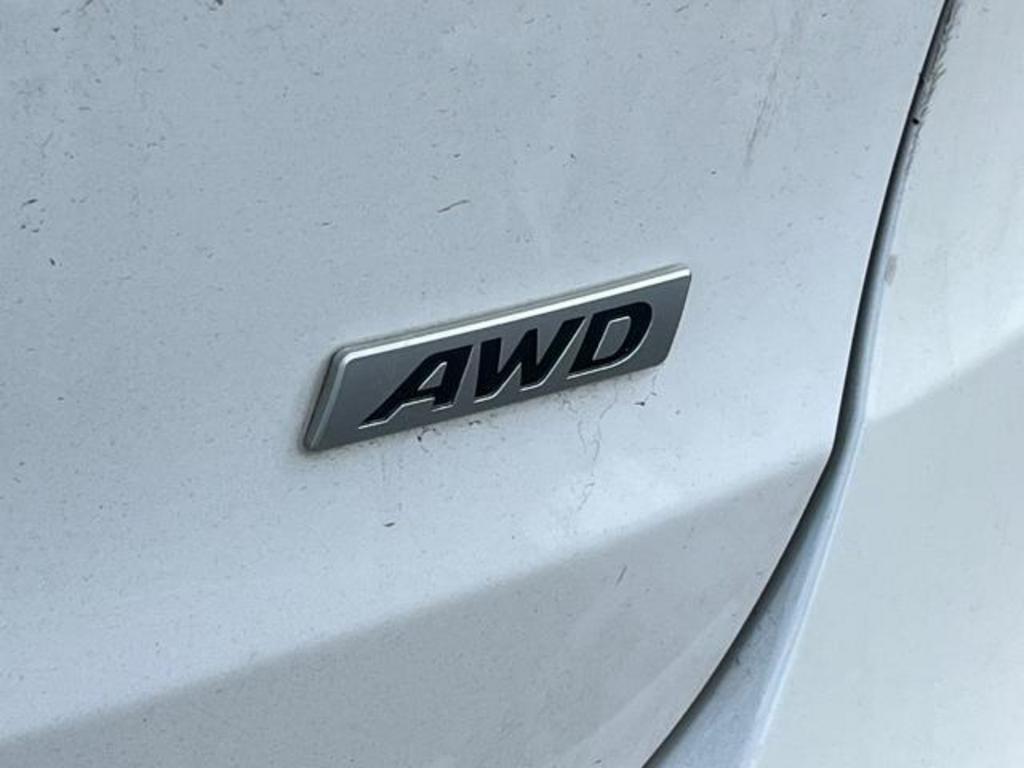 2016 Hyundai Santa Fe - $20,190
