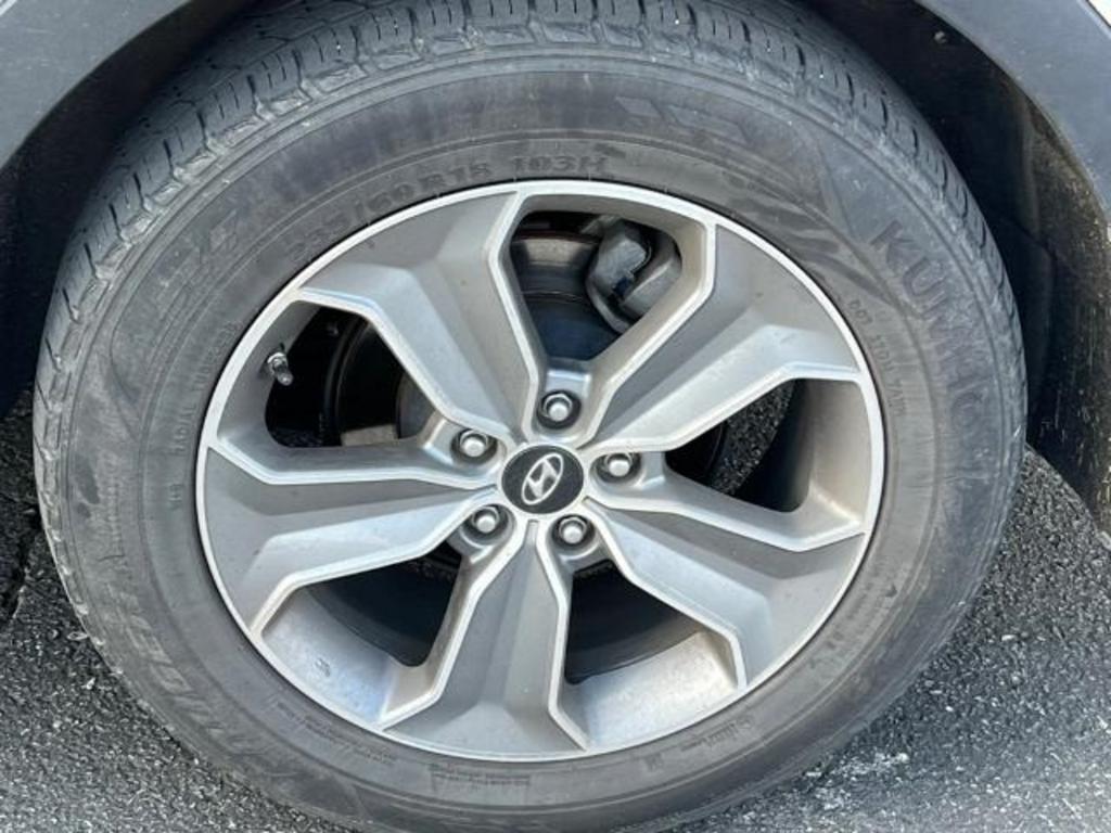 2016 Hyundai Santa Fe - $20,190