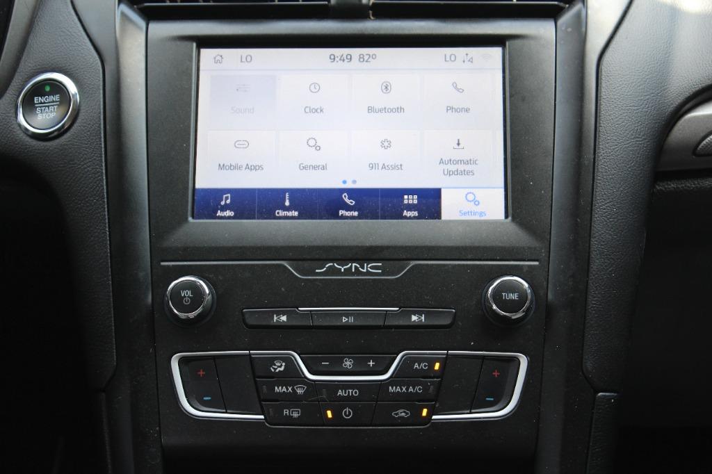 2020 Ford Fusion SE photo