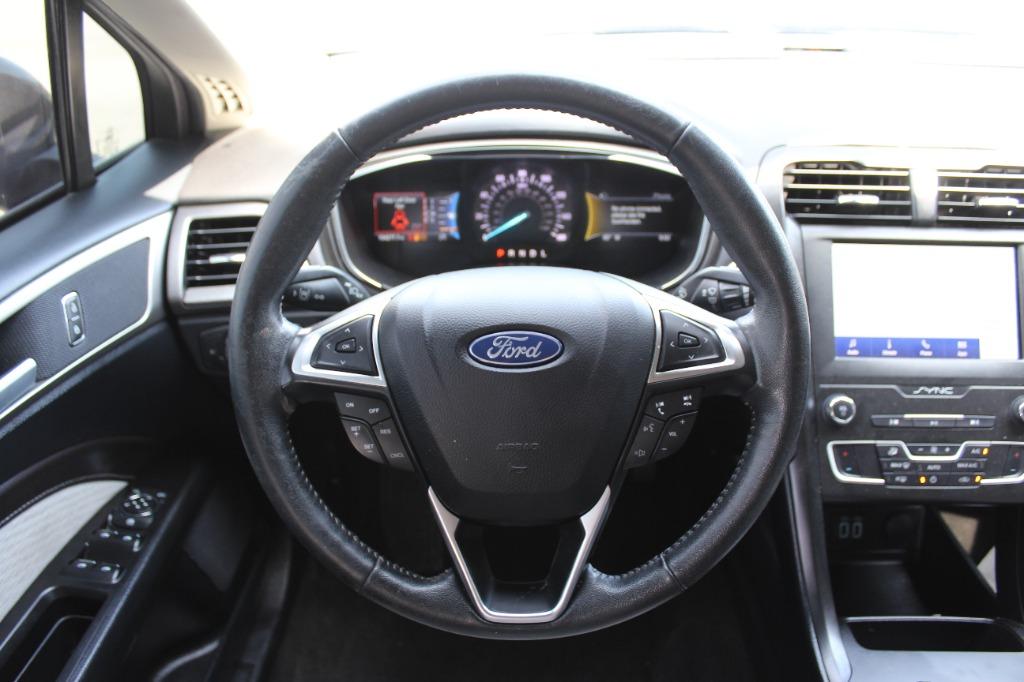 2020 Ford Fusion SE photo