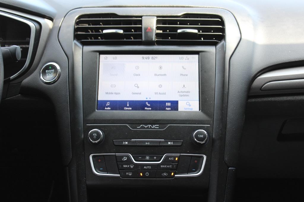2020 Ford Fusion SE photo