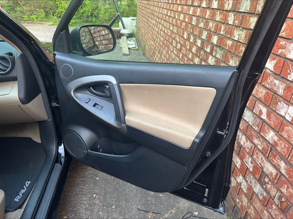 2009 Toyota RAV4 photo
