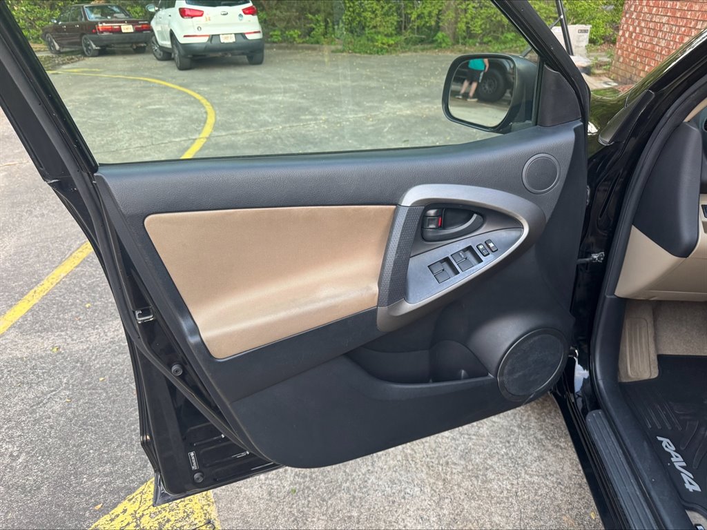 2009 Toyota RAV4 photo