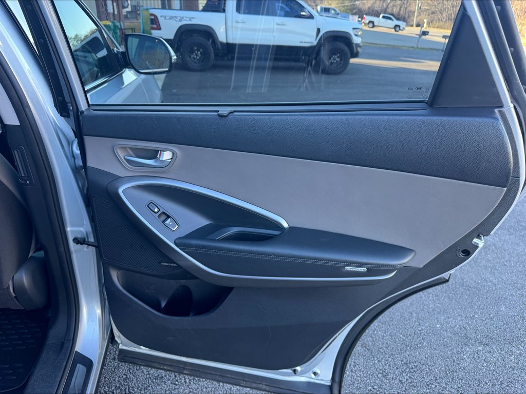 2015 Hyundai Santa Fe - $12,990