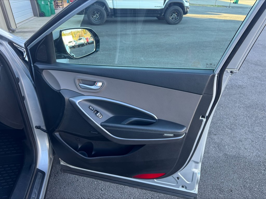 2015 Hyundai Santa Fe - $12,990