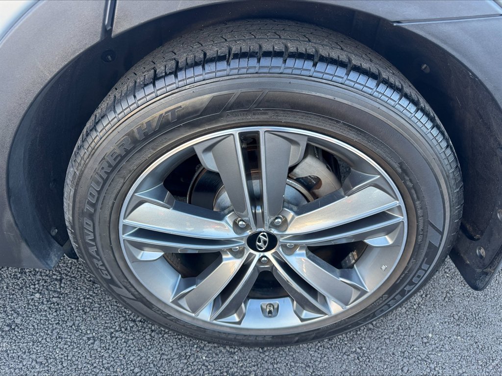2015 Hyundai Santa Fe - $12,990