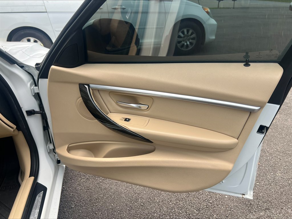2016 BMW 3 Series - $8,990
