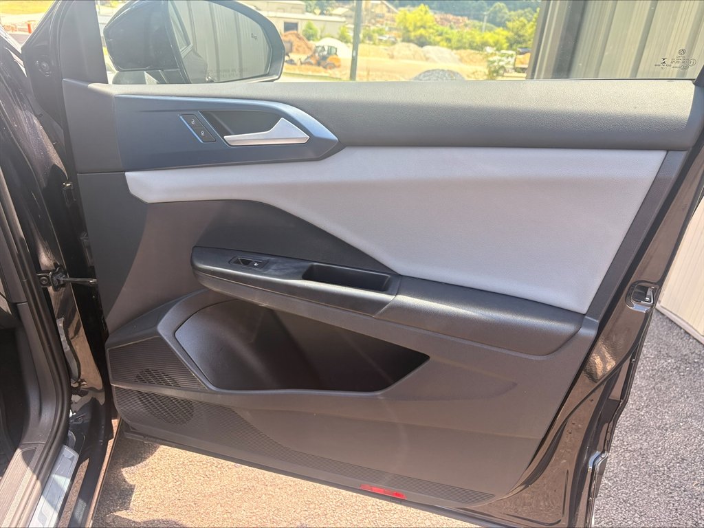 2022 Volkswagen Taos - $15,990