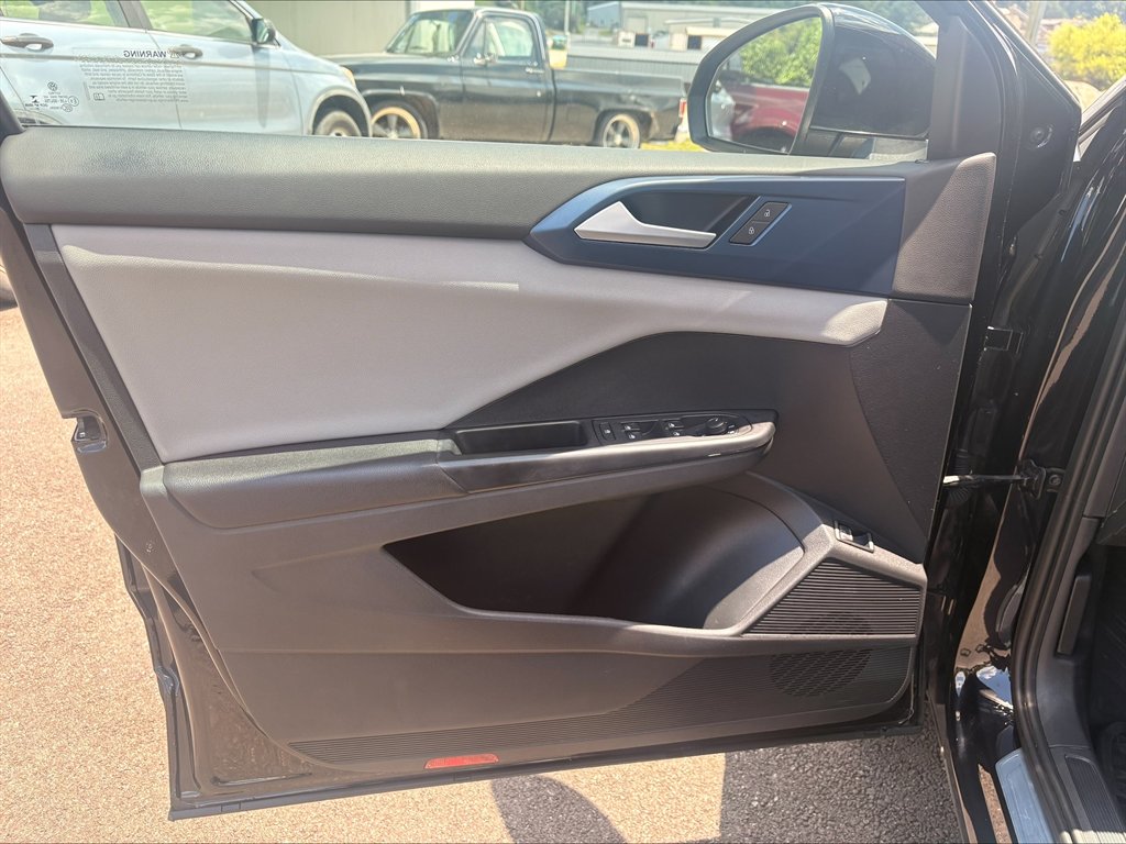 2022 Volkswagen Taos - $15,990