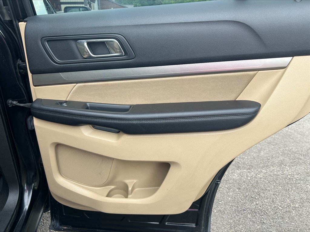 2017 Ford Explorer - $14,990