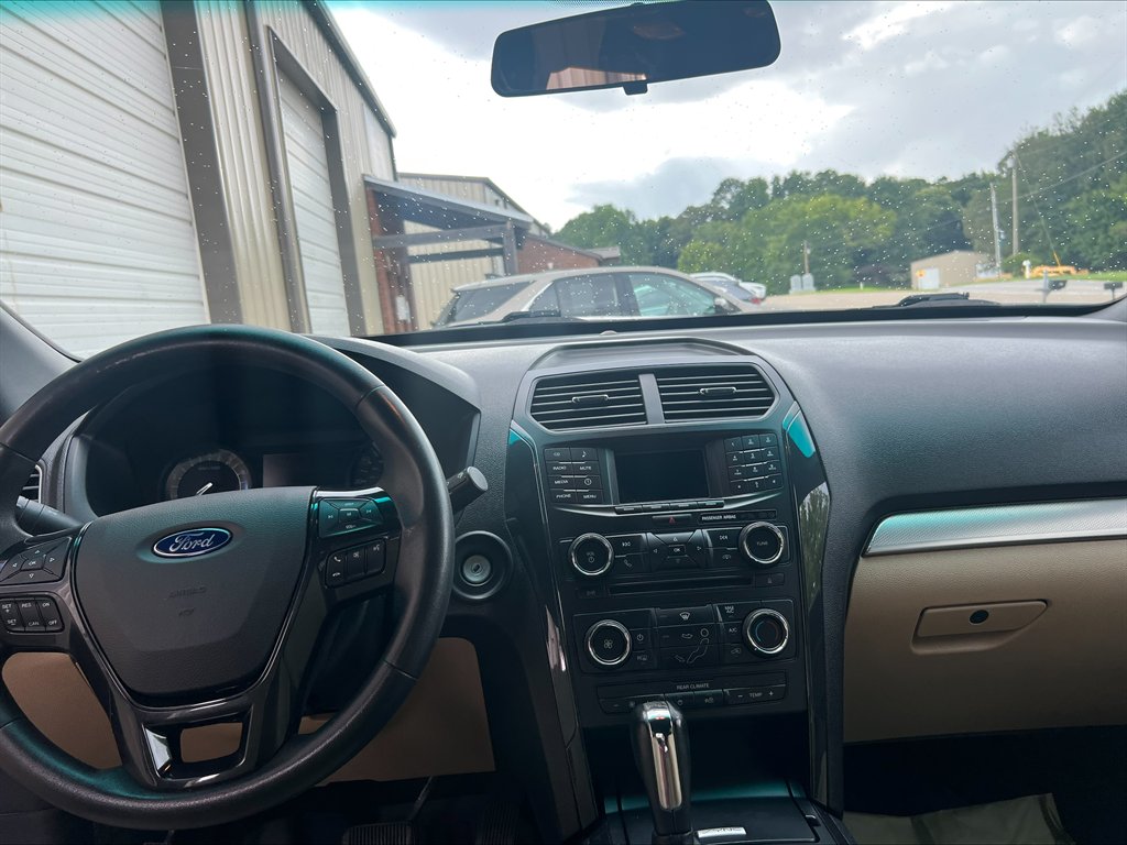 2017 Ford Explorer - $14,990