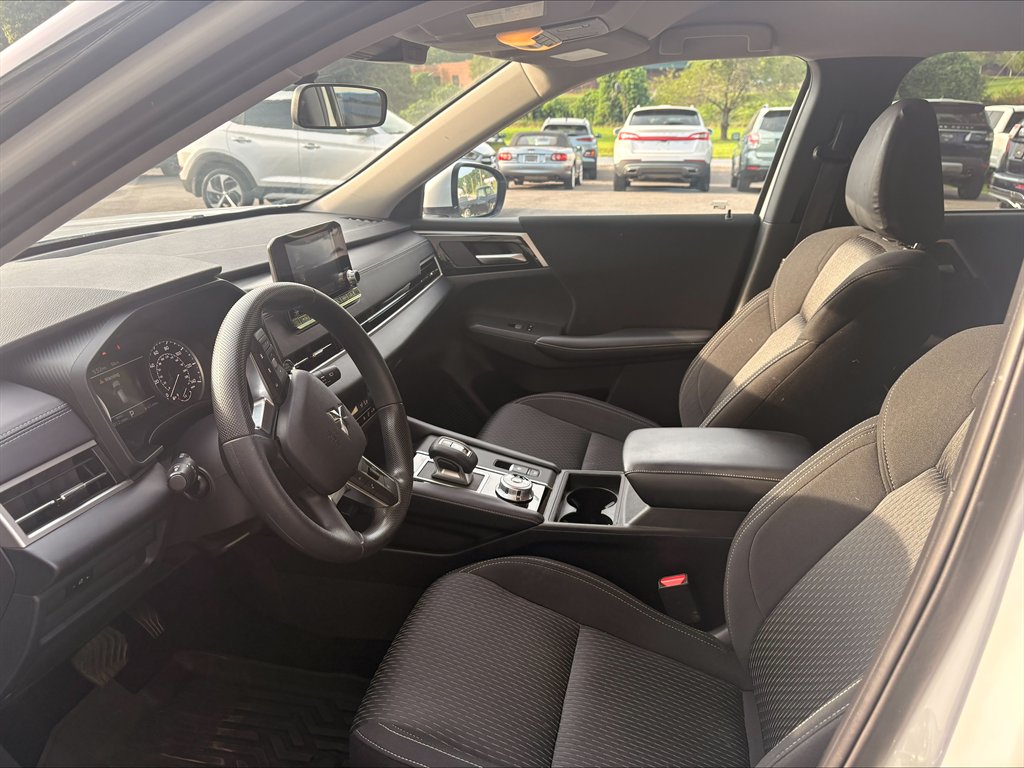 2024 Mitsubishi Outlander - $25,990