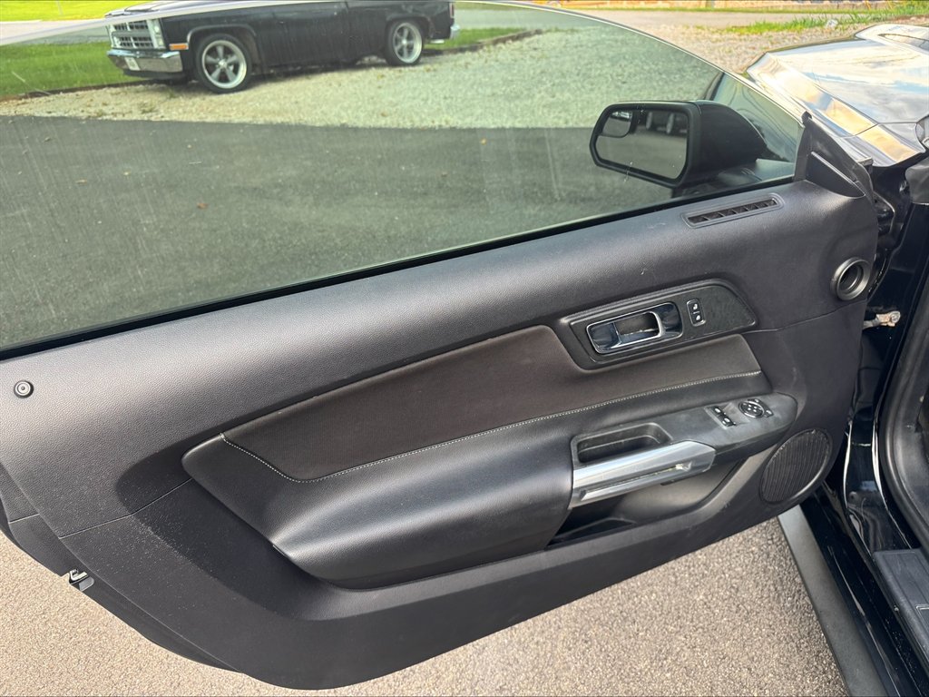 2017 Ford Mustang - $15,990