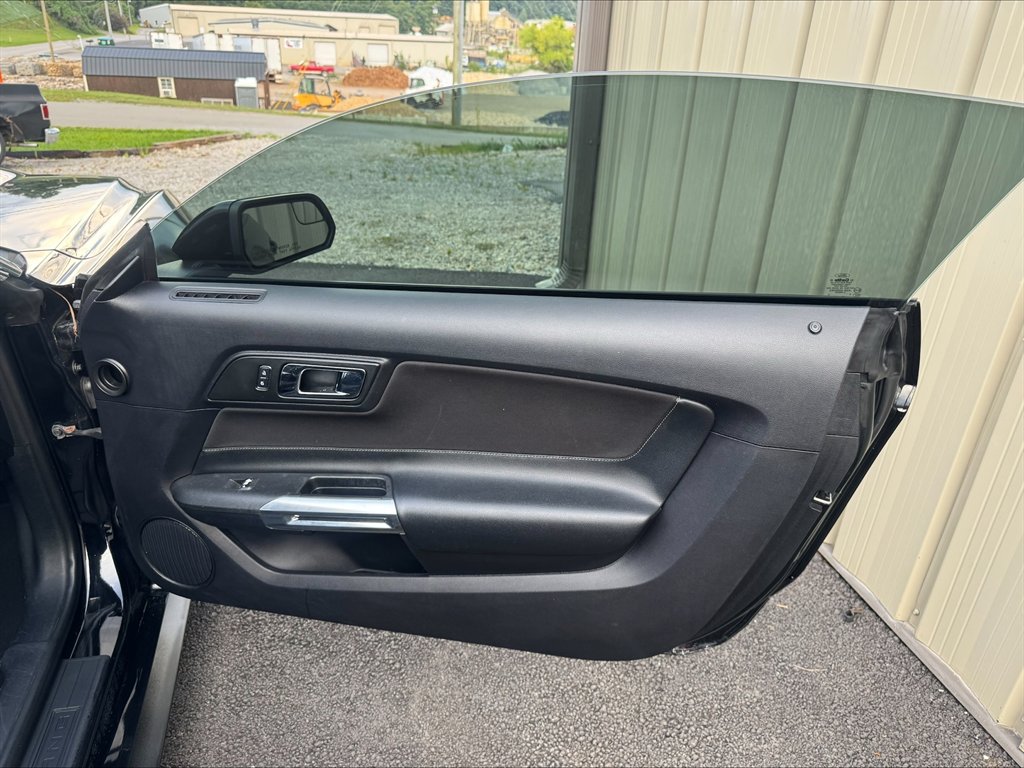 2017 Ford Mustang - $15,990