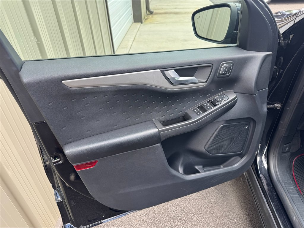 2020 Ford Escape - $15,990