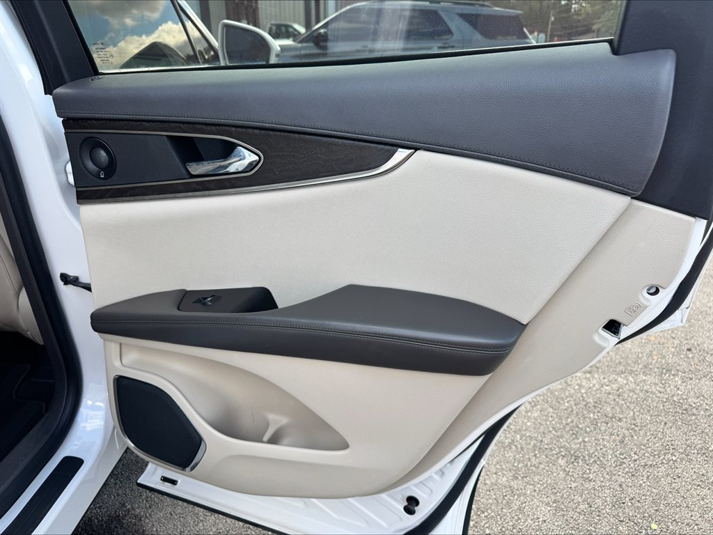 2019 Lincoln Nautilus - $16,990