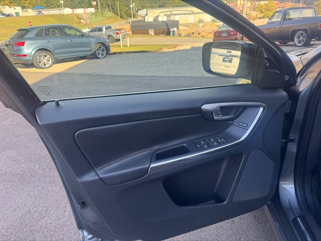 2017 Volvo XC60 - $12,990