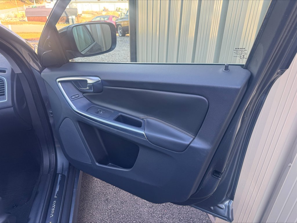 2017 Volvo XC60 - $12,990