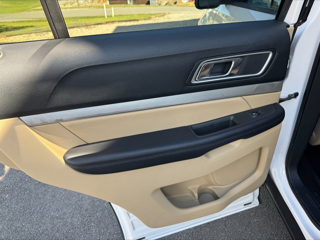 2017 Ford Explorer - $12,990